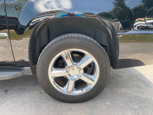 Used 2013 Chevrolet Suburban LTZ RWD image 11