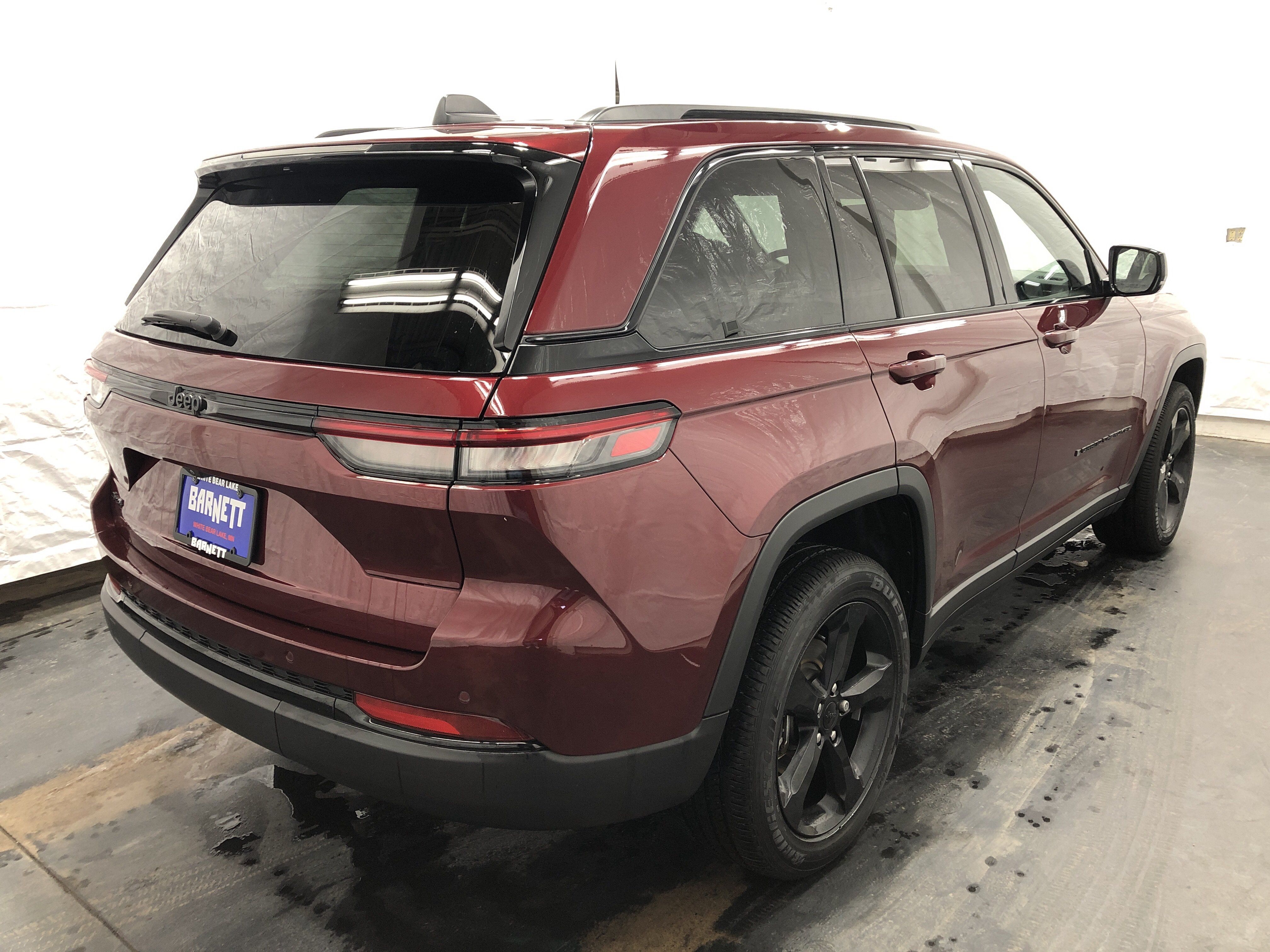 Used 2023 Jeep Grand Cherokee Altitude AWD/4WD image 5
