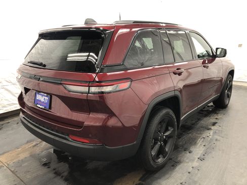 Certified 2023 Jeep Grand Cherokee Altitude image 5