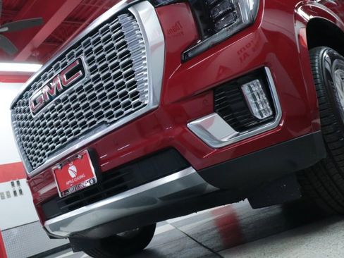 Used 2023 GMC Yukon XL Denali image 38