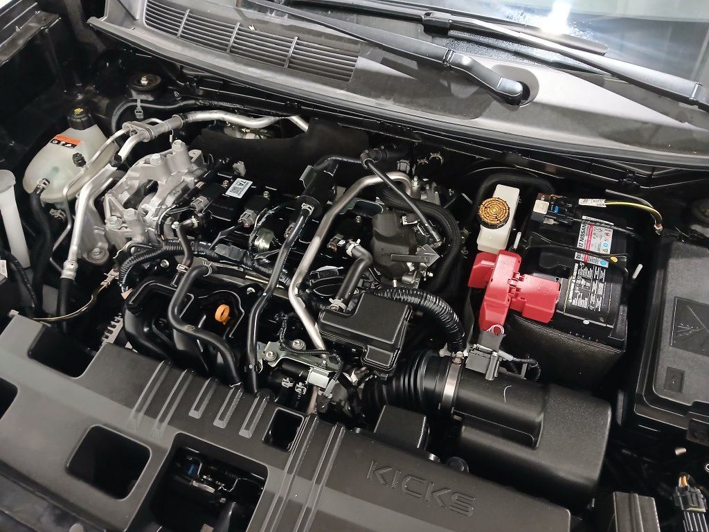 Used 2025 Nissan Kicks SR FWD image 30