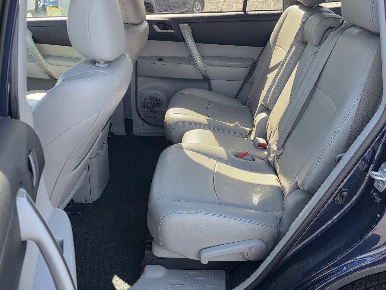 Used 2013 Toyota Highlander SE AWD/4WD image 14