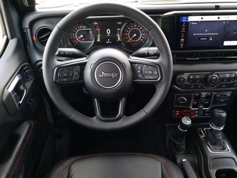 Used 2025 Jeep Gladiator Rubicon w/ Convenience Group AWD/4WD image 10
