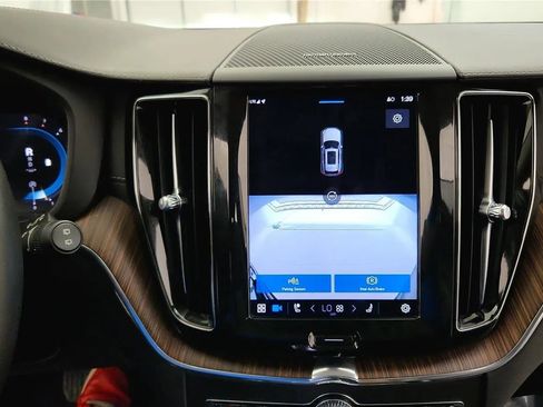 Used 2023 Volvo XC60 B5 Ultimate w/ Climate Package image 25