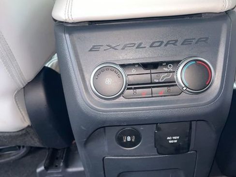 Used 2025 Ford Explorer Platinum w/ Ultimate Package image 30