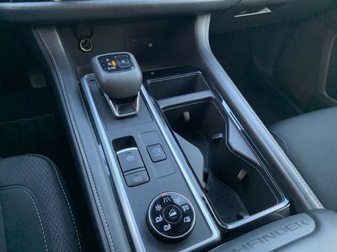 Used 2025 Nissan Pathfinder SV image 43