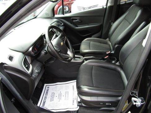 Used 2019 Chevrolet Trax LT w/ LT Convenience Package FWD image 21