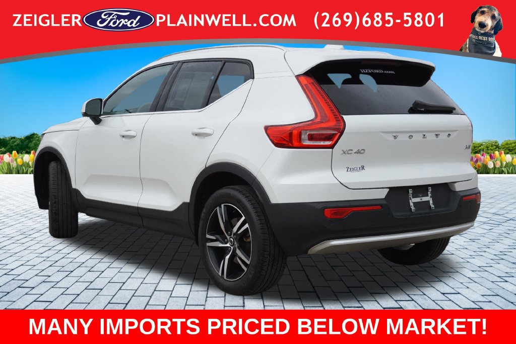 Used 2024 Volvo XC40 B5 Core AWD/4WD image 3