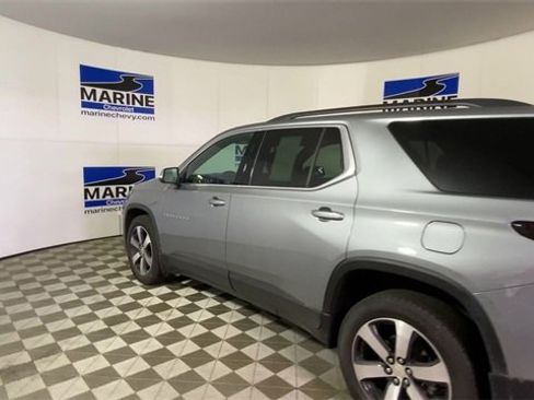 Used 2023 Chevrolet Traverse LT w/ LT Premium Package image 8