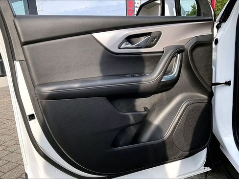 Used 2025 Chevrolet Blazer LT image 19