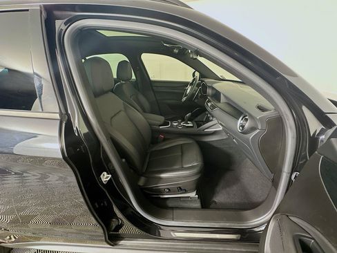 Used 2023 Alfa Romeo Stelvio Sprint RWD image 33