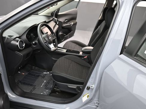 Used 2024 Nissan Kicks SV FWD image 11