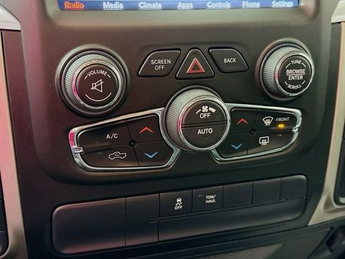 Used 2019 RAM 1500 Classic SLT w/ Luxury Group image 15