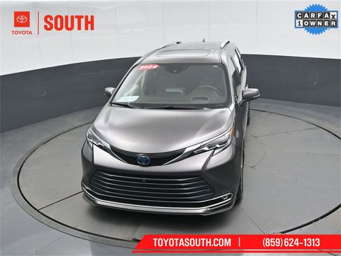 Used 2024 Toyota Sienna Platinum image 64