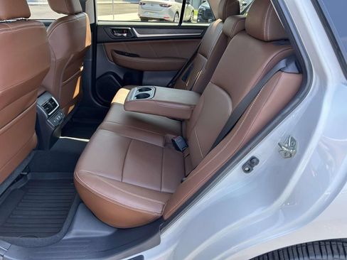 Used 2019 Subaru Outback 3.6R Touring AWD/4WD image 11