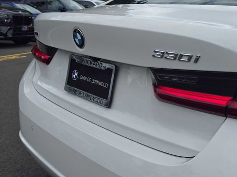 Used 2025 BMW 330i xDrive Sedan w/ Premium Package AWD/4WD image 13