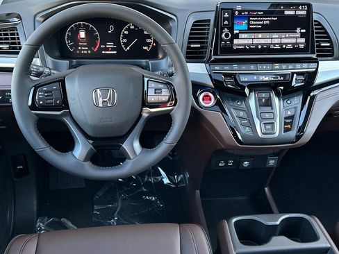 New 2026 Honda Odyssey Touring image 14