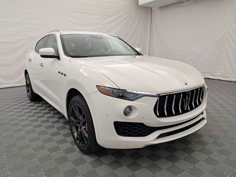 Used 2019 Maserati Levante S image 2