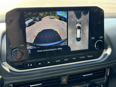 Used 2021 Nissan Rogue SL w/ Premium Package image 25