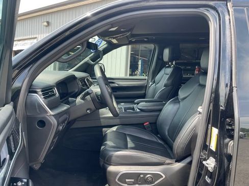 Used 2023 Jeep Wagoneer 4WD image 10