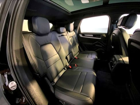 Certified 2024 Porsche Cayenne AWD/4WD image 23