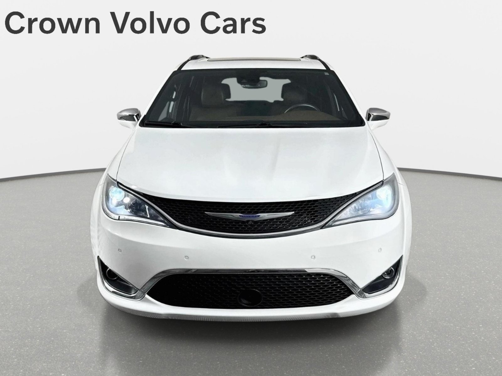 Used 2020 Chrysler Pacifica Limited w/ Tire & Wheel Group FWD image 2