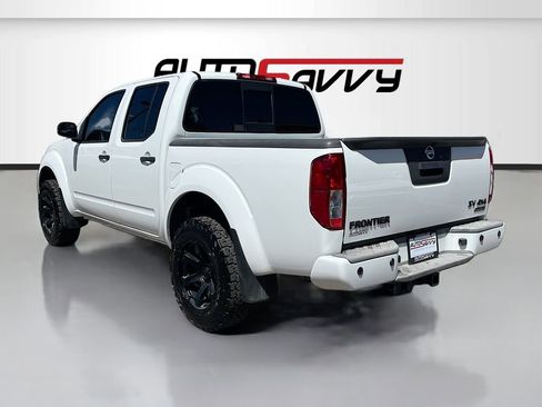 Used 2021 Nissan Frontier SV w/ Midnight Edition Floor Mats image 5