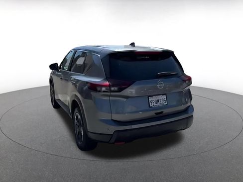 Used 2025 Nissan Rogue SV FWD image 9