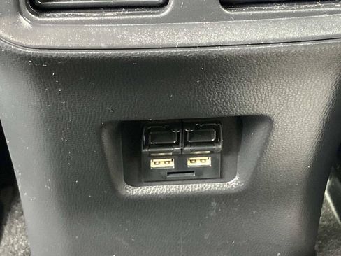 Used 2021 Toyota RAV4 XLE FWD image 17