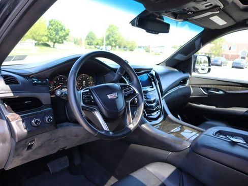 Used 2015 Cadillac Escalade ESV Platinum AWD/4WD image 10