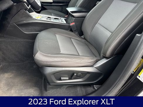 Used 2023 Ford Explorer XLT AWD/4WD image 12