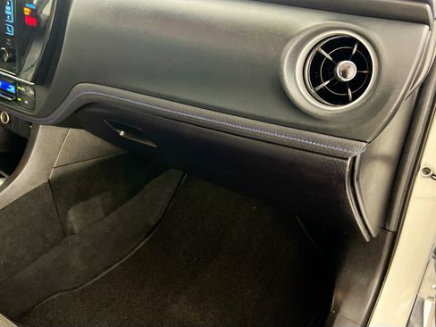 Used 2019 Toyota Corolla SE FWD image 34