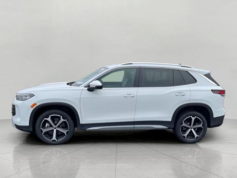 Used 2025 Volkswagen Tiguan SE image 4