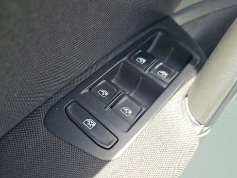 Used 2016 Volkswagen e-Golf SE w/ DC Fast Charging Package FWD image 27