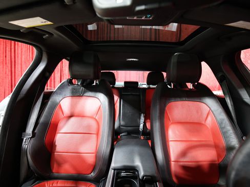 Used 2019 Jaguar XE Landmark Edition image 23