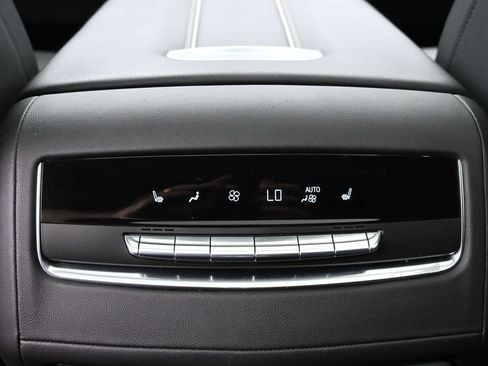 Used 2023 Cadillac Escalade Premium Luxury AWD/4WD image 23