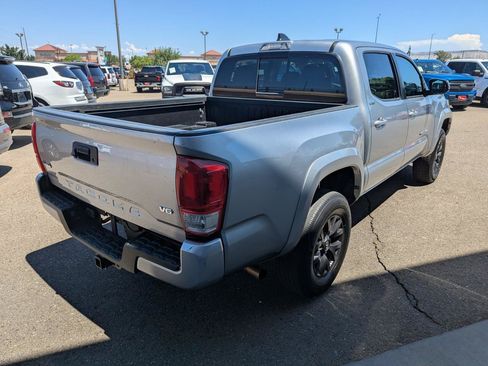Used 2022 Toyota Tacoma SR5 w/ Technology Package AWD/4WD image 5
