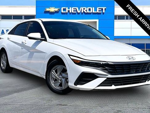 Used 2024 Hyundai Elantra SE FWD image 1
