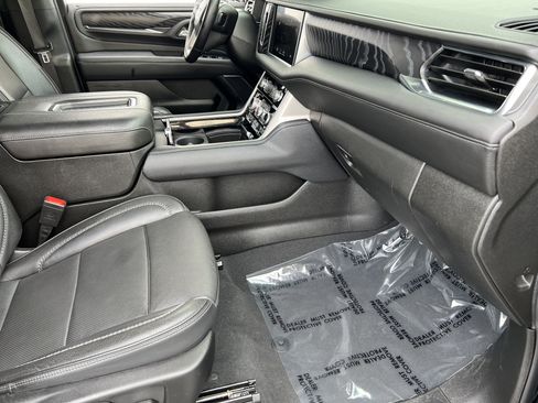 Used 2024 GMC Yukon XL Denali AWD/4WD image 26