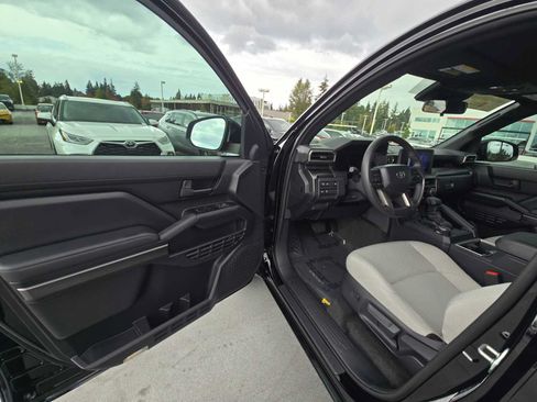 Certified 2025 Toyota 4Runner SR5 AWD/4WD image 19