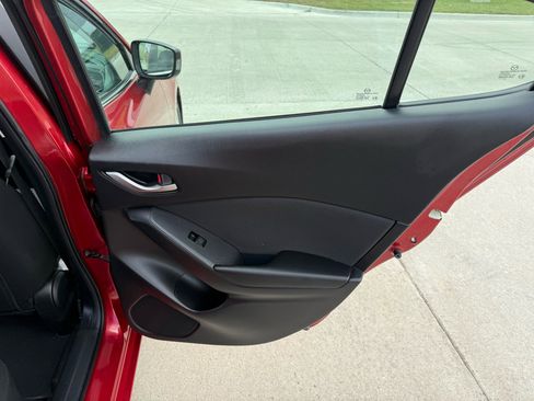 Used 2016 MAZDA MAZDA3 i Touring w/ Popular Equipment Package image 22