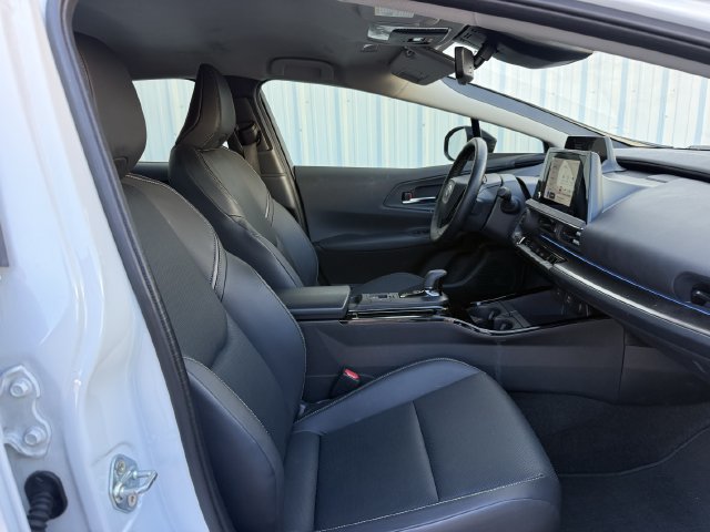 Used 2025 Toyota Prius FWD image 28