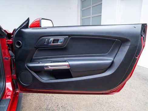 Used 2021 Ford Mustang GT RWD image 19