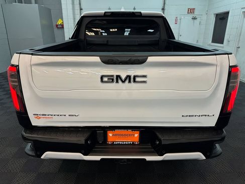 Used 2025 GMC Sierra EV Denali AWD/4WD image 8