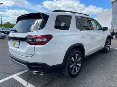 Used 2023 Honda Pilot Touring image 5