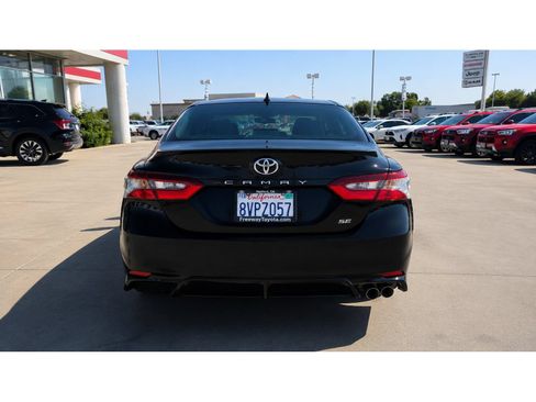 Used 2021 Toyota Camry SE w/ Carpet Mat Package (TMS) FWD image 3