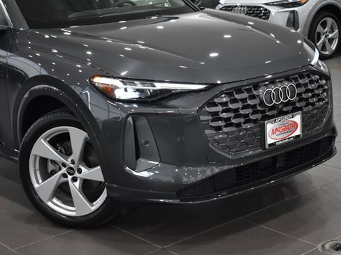 Used 2025 Audi Q5 Premium Plus w/ Premium Plus AWD/4WD image 2