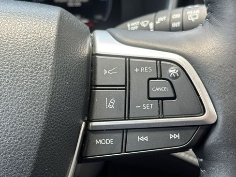 Certified 2026 Toyota Highlander Limited AWD/4WD image 31