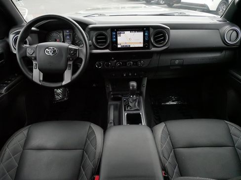Used 2019 Toyota Tacoma TRD Sport AWD/4WD image 10