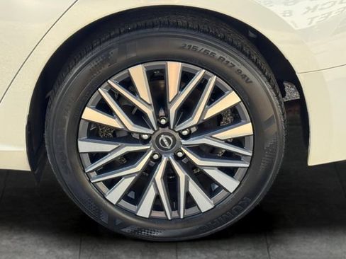 Used 2025 Nissan Altima 2.5 SV FWD image 7